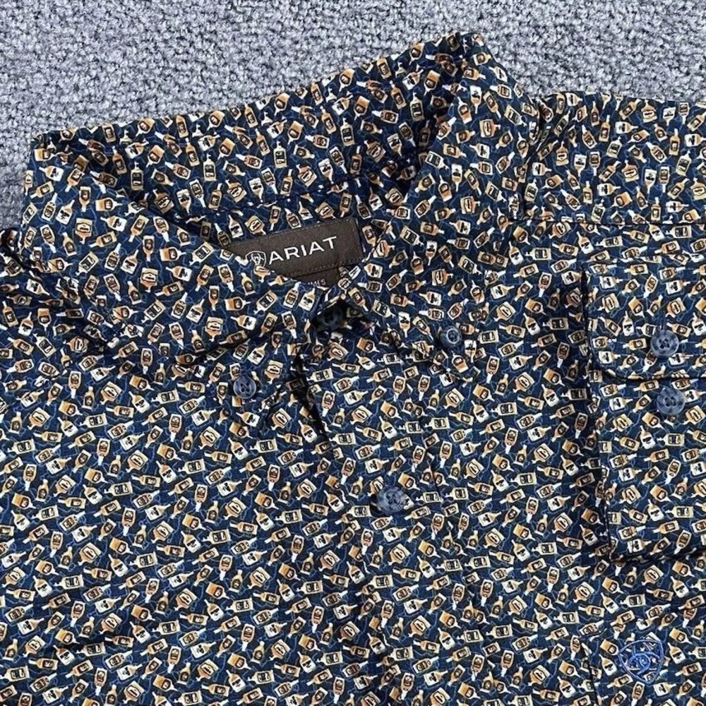 Ariat Garner Classic Fit Shirt Mens Large Moonlit Ocean Whiskey Bottle Print NWT